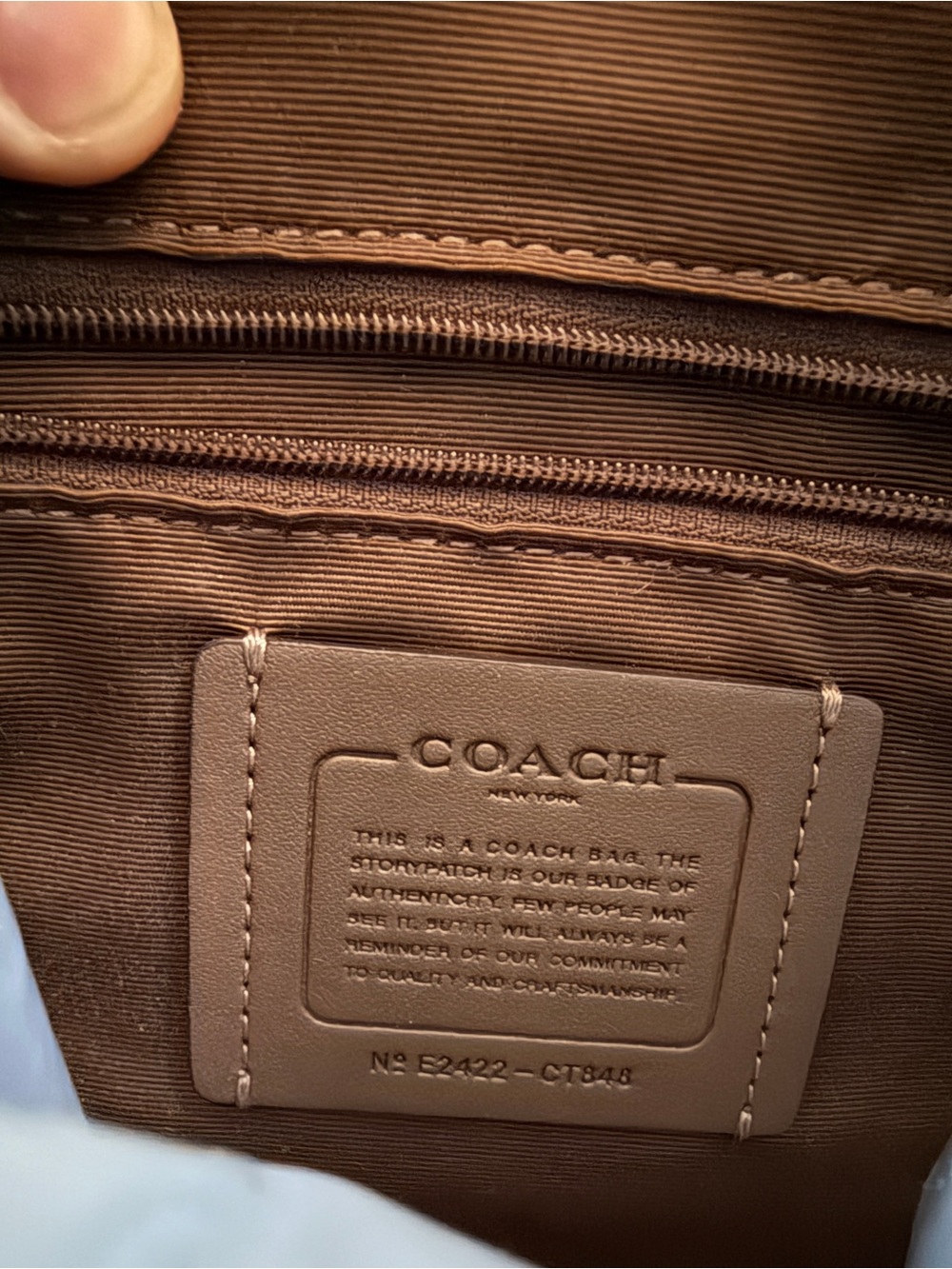 Coach Rowan saddle with white trim NWOT - Picture 4 of 5